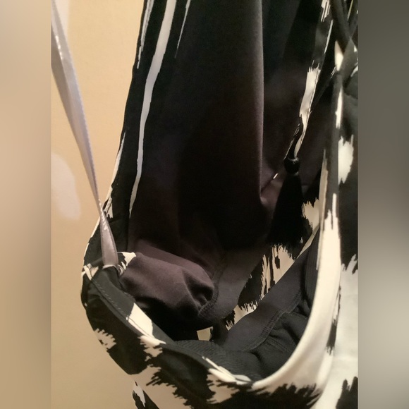 Beautiful Resortwear silk maxi dress Athleta builtin bra, blk/white Ikat pattern - Picture 8 of 12